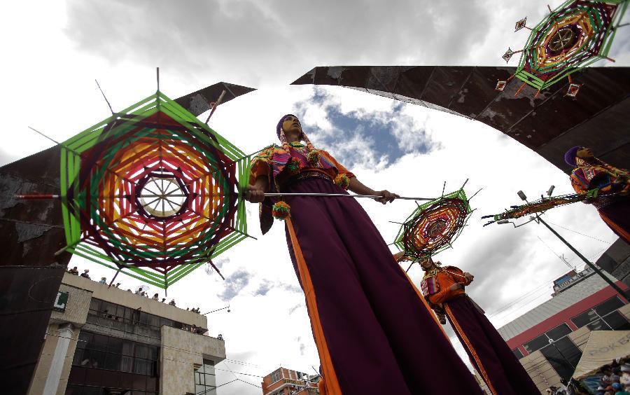 Grand parade ends carnival in Colombia