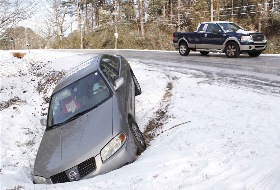 Deadly South US ice storm strands thousands