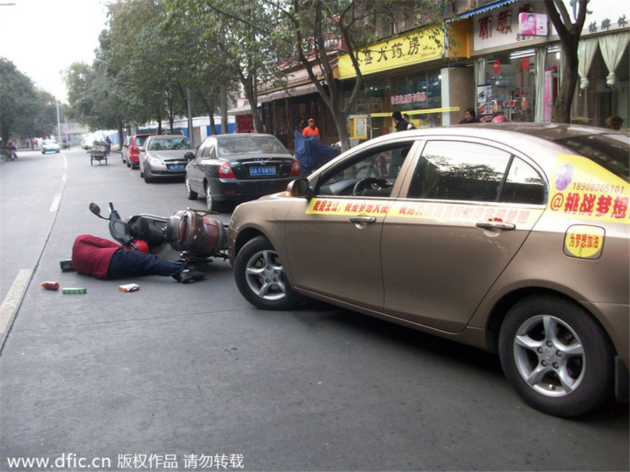No good samaritans show up in road accident prank