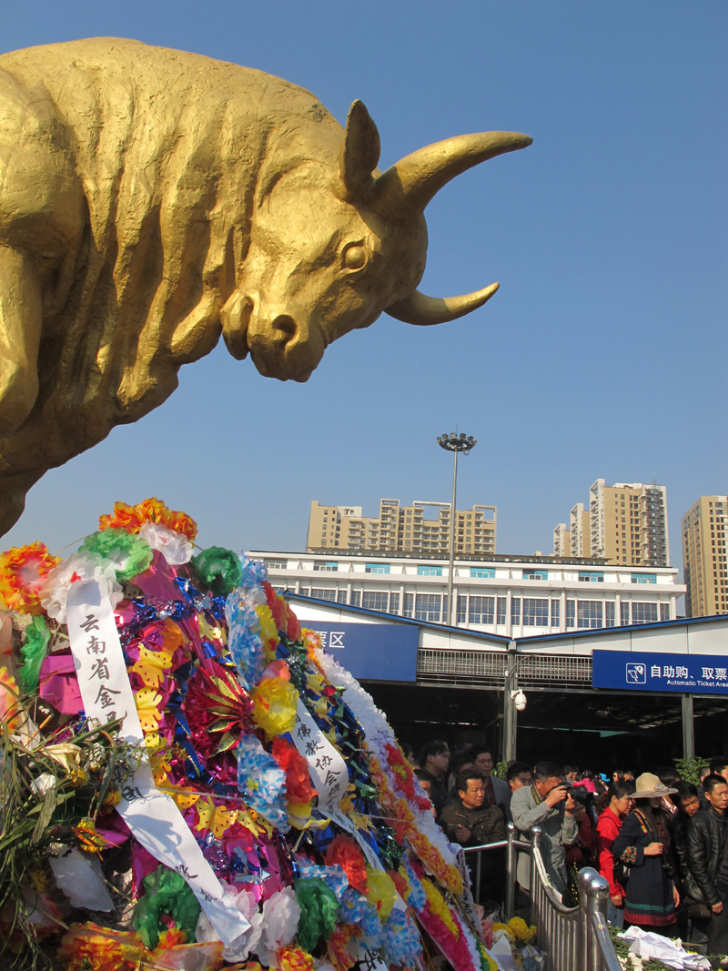 US consulate honors terror victims in Kunming