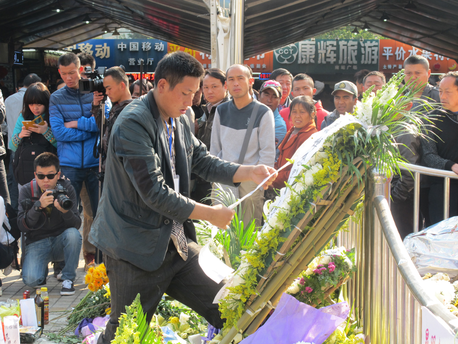 US consulate honors terror victims in Kunming