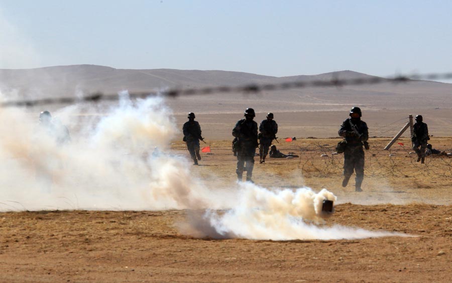 Actual-troop confrontation training conducted in N China