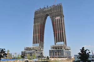 'Upside down house' attracts lots of attention