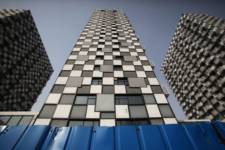 Skyscrapers in E China resemble LV check pattern