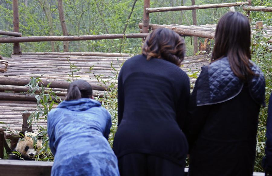 US first lady visits giant pandas