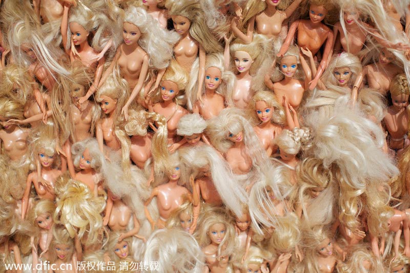 Giant wave of Barbie dolls