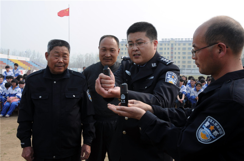 Schools hold safety drills in E China