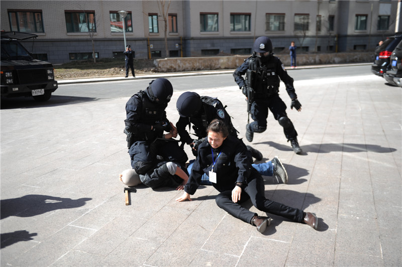 Xinjiang police holds anti-riot drill