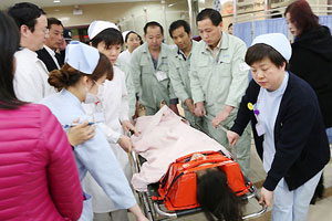 12 trapped in collapsed tunnel in NE China