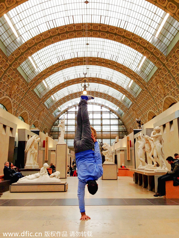 Breakdancer 'freezes' in front of Paris landmarks