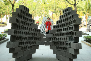 Sculpture 'Escape Velocity' at Coachella festival