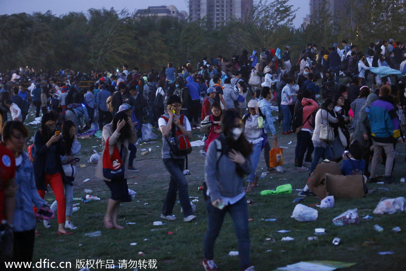 Heavy winds disrupt music festival