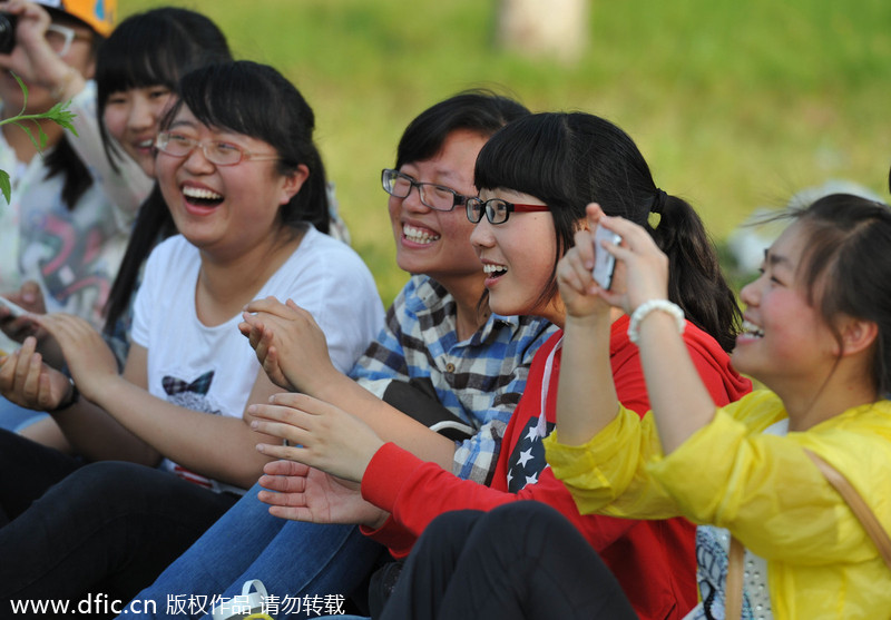 Countdown to the <EM>Gaokao</EM>: Hard work and leisure