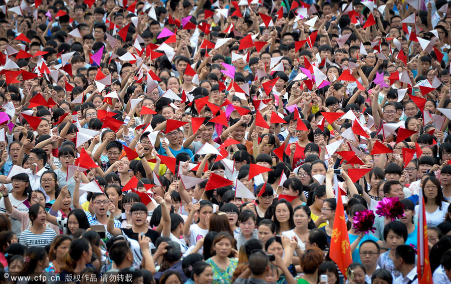 A grand farewell to <EM>gaokao</EM> examinees