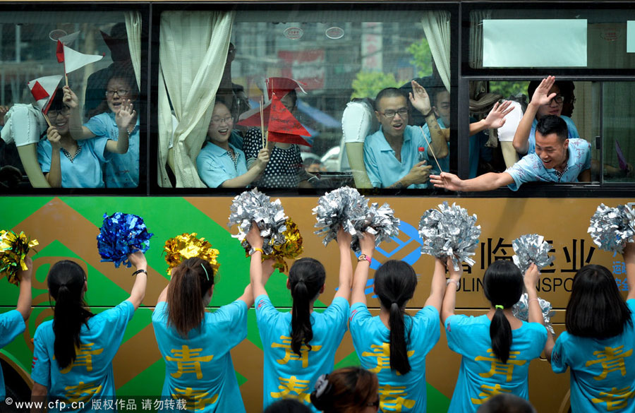 A grand farewell to <EM>gaokao</EM> examinees