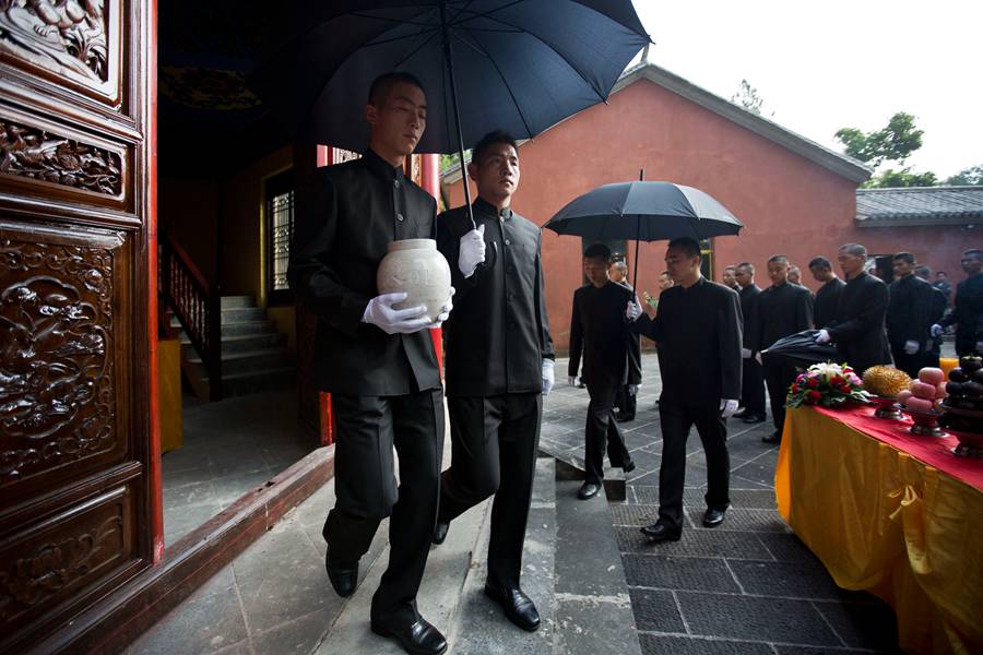 Urns of Chinese expeditionary soldiers buried in cemetery