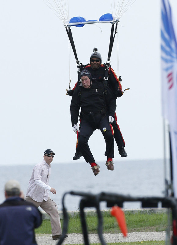 Bush senior marks 90th birthday with a skydive