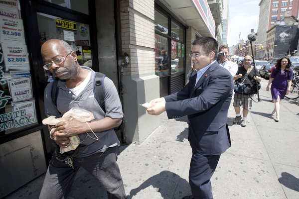 Chinese philanthropist helps needy New Yorkers