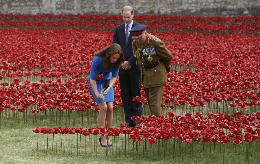 Britain's royal family commemorates WWI
