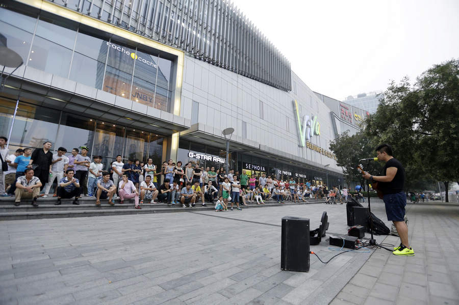 Beijing's street singer never lets you down