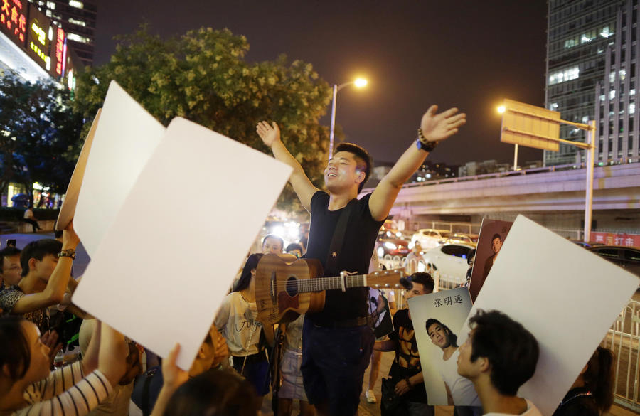 Beijing's street singer never lets you down