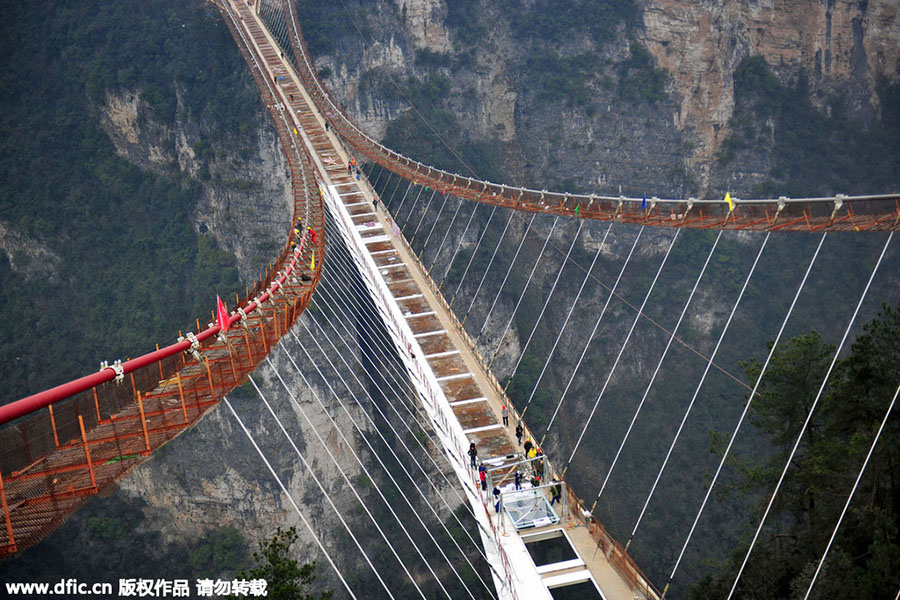 World's highest glass skywalk gets off the ground