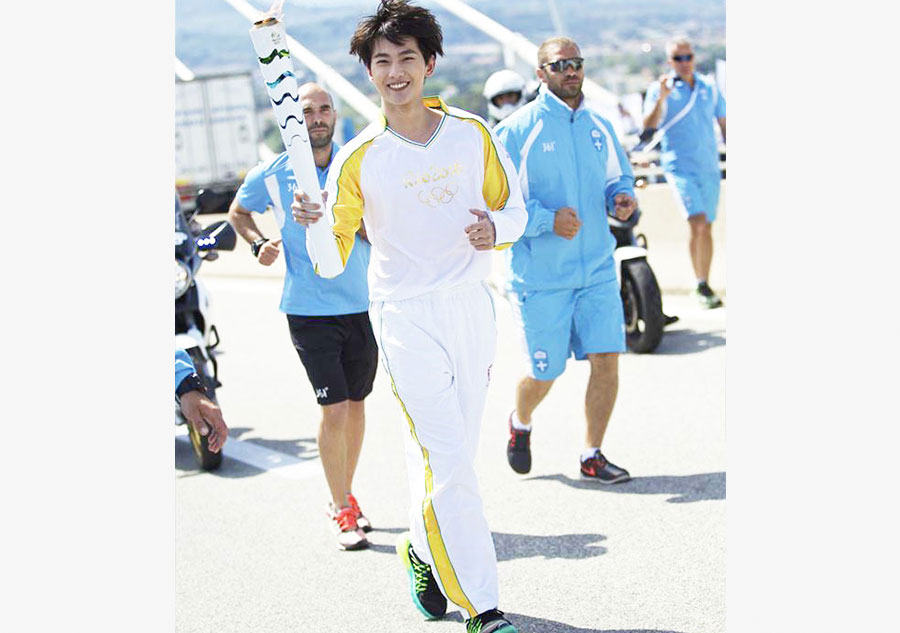 Chinese torchbearers attend Olympics torch relay in Greece