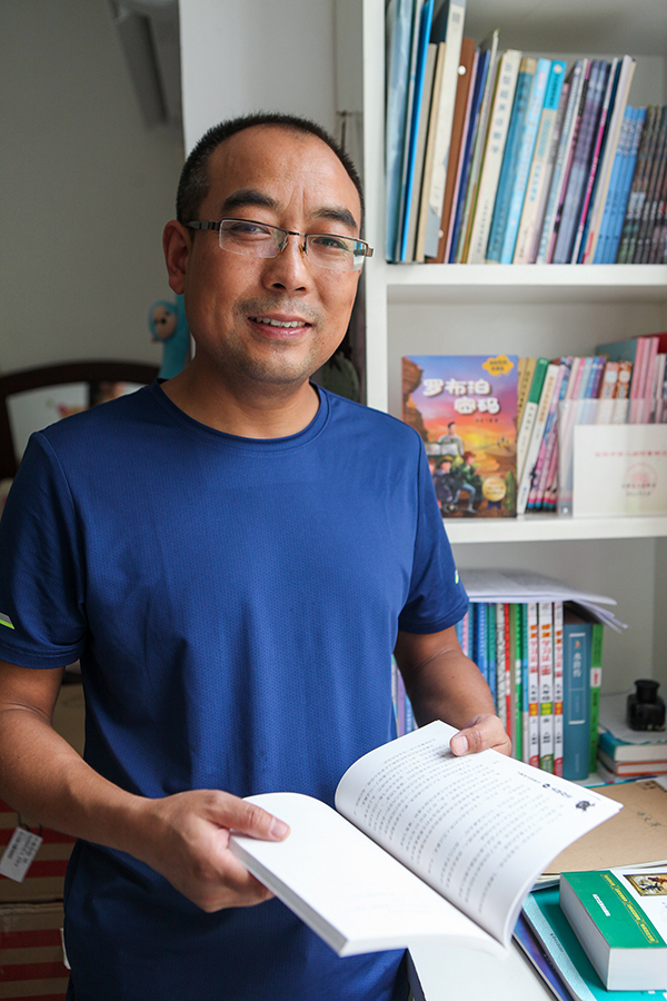 Father becomes prolific writer to satisfy daughter's love of reading