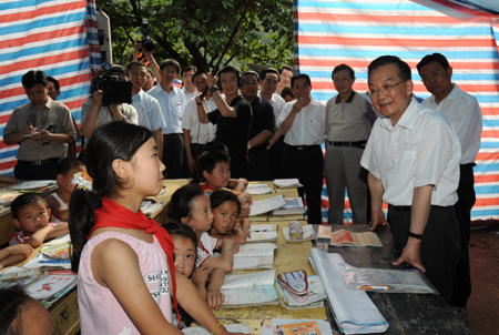 Reconstruction in quake-hit Shaanxi, Gansu to be complete by 2010