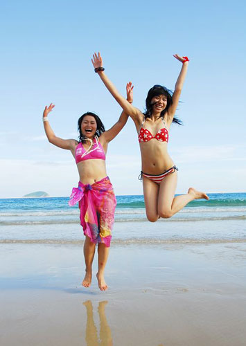 Bikini party held in Sanya