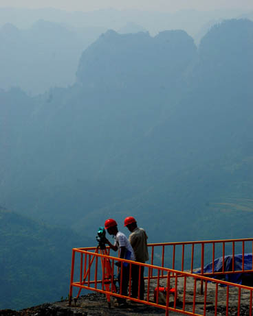 Hunan building major suspension bridge