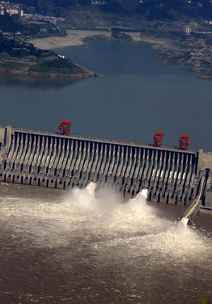 Three Gorges Dam open holes for sluicing mounting flood