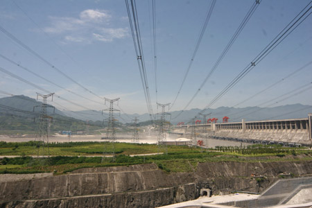 Three Gorges Dam open holes for sluicing mounting flood