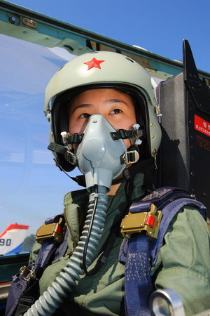 First Chinese female fighter pilots get new suits