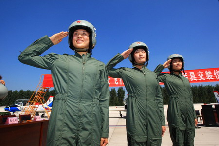 First Chinese female fighter pilots get new suits