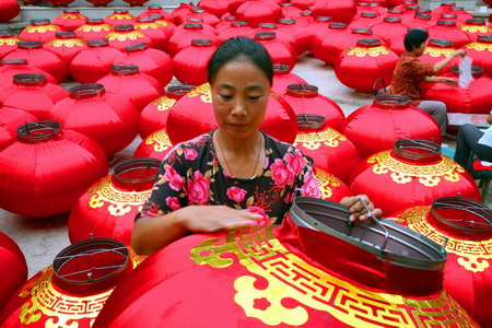 10,000 red lanterns for the National Day