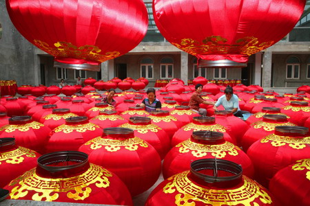 10,000 red lanterns for the National Day