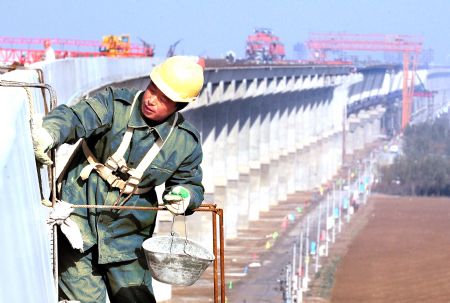 Zhengzhou Yellow River highway &railway dual-use bridge underway