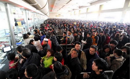 Train stations sell tickets for Spring Festival travel