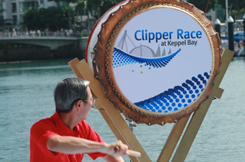 Up-beat arrival for Clipper crews in Singapore