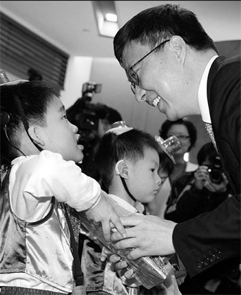 Shanghai mayor's Taiwan trip hits home