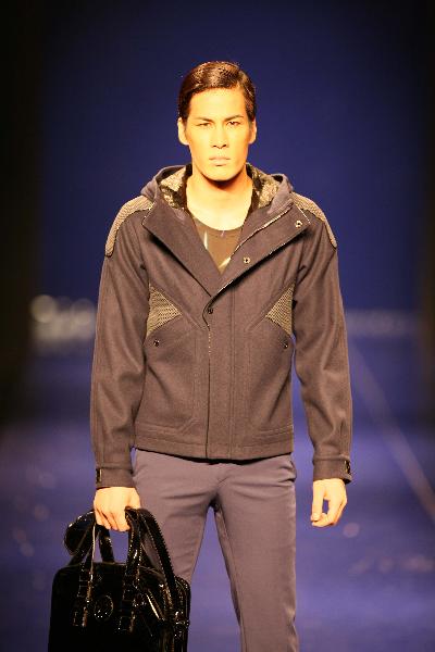 Versace's autumn/winter fashion show held in Dalian