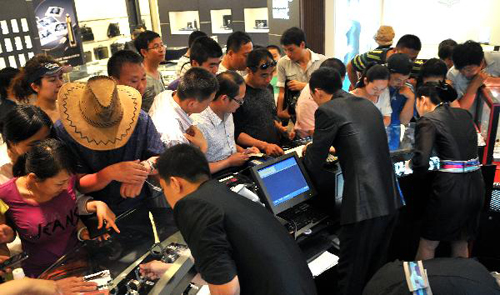 18,000 shoppers per day visite tax-free shop in Sanya, China's Hainan