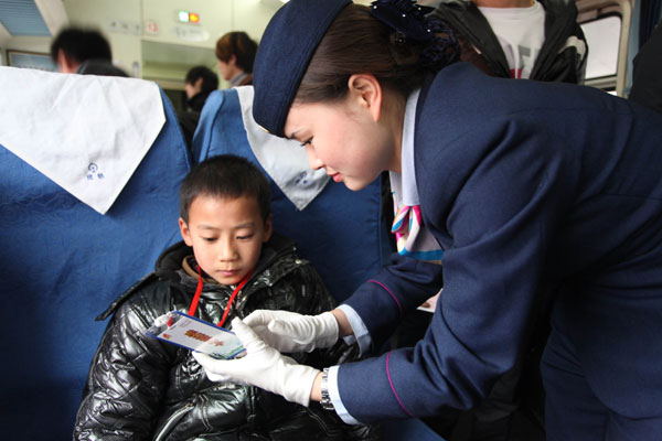 Railway workers help needy passengers