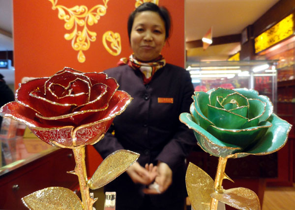 Golden roses bloom for Valentine's market