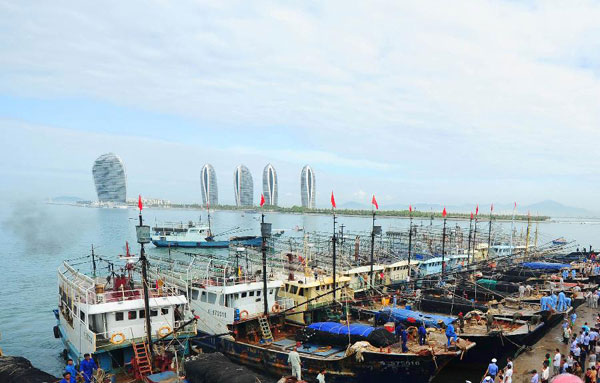 Fishing fleet returns to Sanya Port