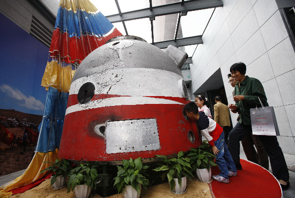 CHINA-SHANGHAI-MANNED SPACE PROGRAM-EXHIBITION(CN)