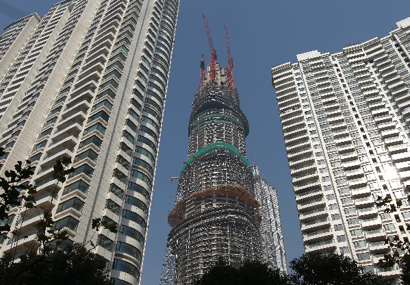 CHINA-SHANGHAI-SKYSCRAPER-CONSTRUCTION