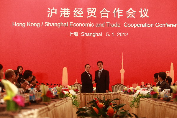 CHINA-SHANGHAI-HONG KONG-COOPERATIVE AGREEMENTS-SIGNING CEREMONY