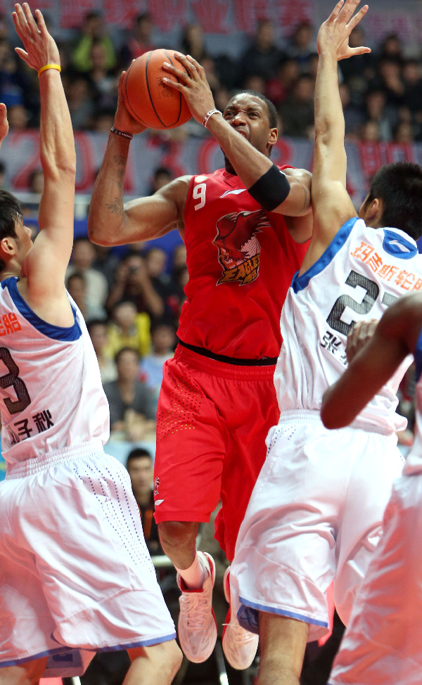 CHINA-SHANGHAI-BASKETBALL-CBA-EAGLES VS SHARKS